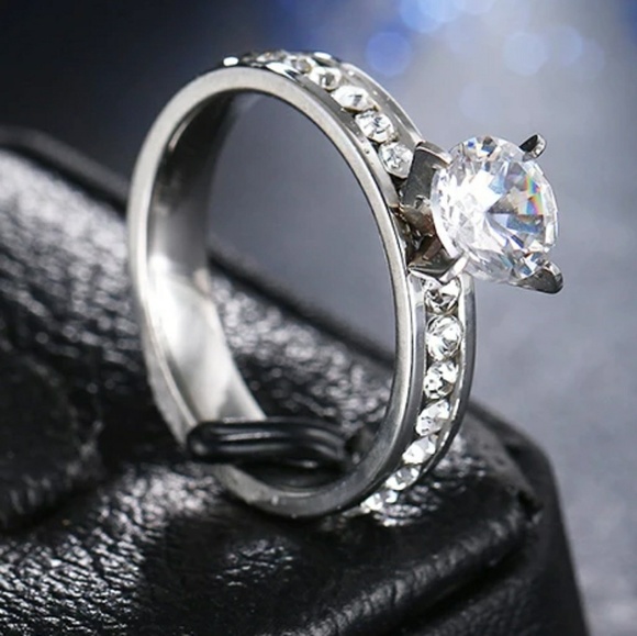 Beautiful Stainless Silver Ring - Picture 2 of 2